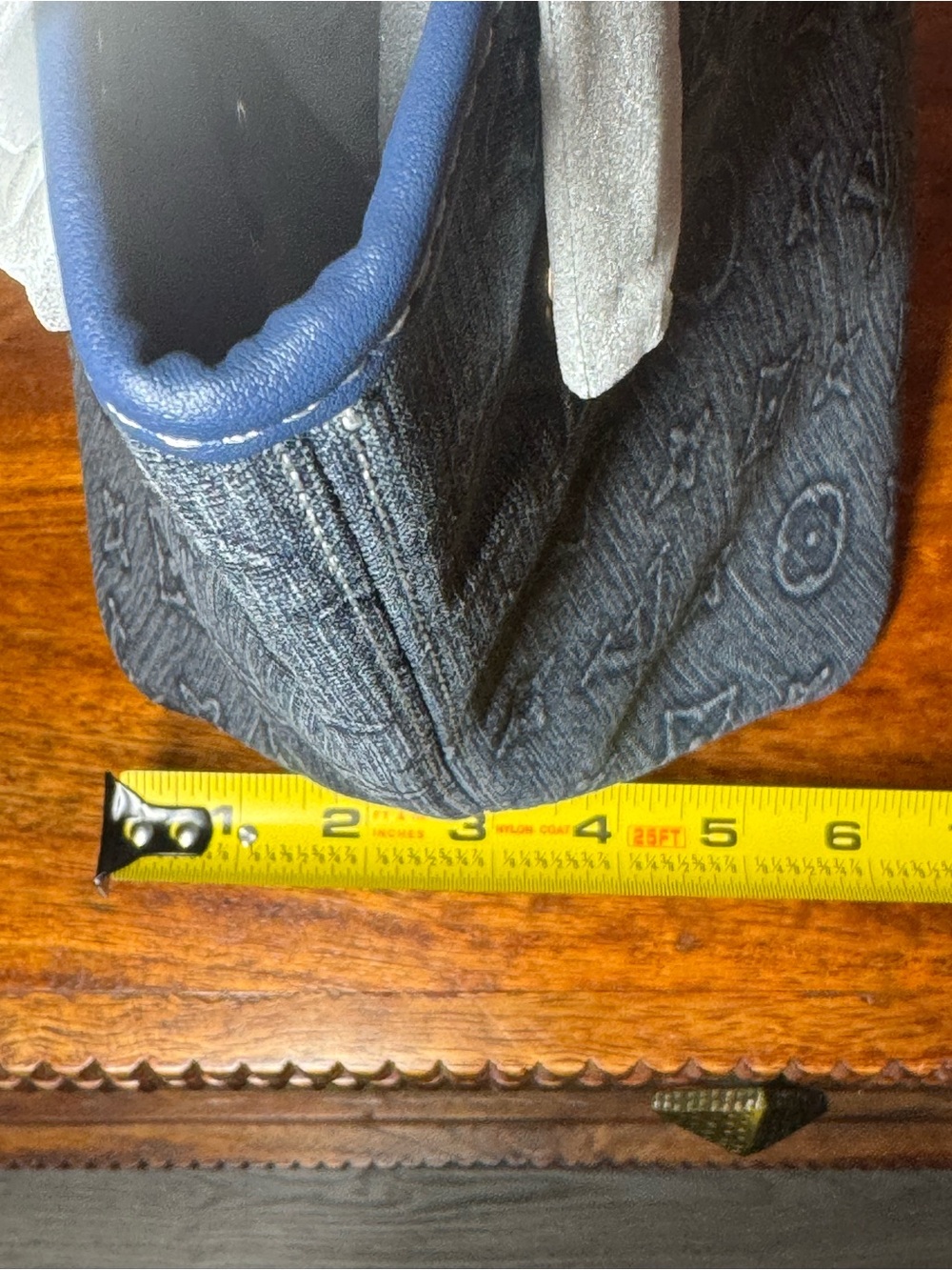 Blue Denim Tote in Faded Blue. No Brand. - Picture 4 of 9